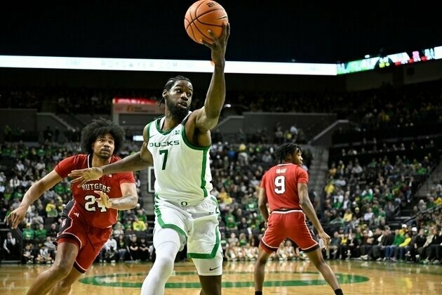 Oregon pulls away from fading Rutgers