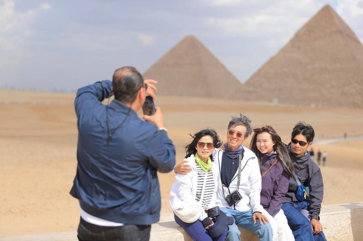 Xinhua Headlines: May Day outbound travel boom points to rising consumer confidence in China