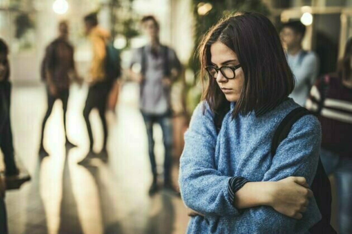 We tracked Aussie teens' mental health. The news isn't good - and problems are worse for girls