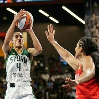 Skylar Diggins hits winning layup as Storm silence Dream
