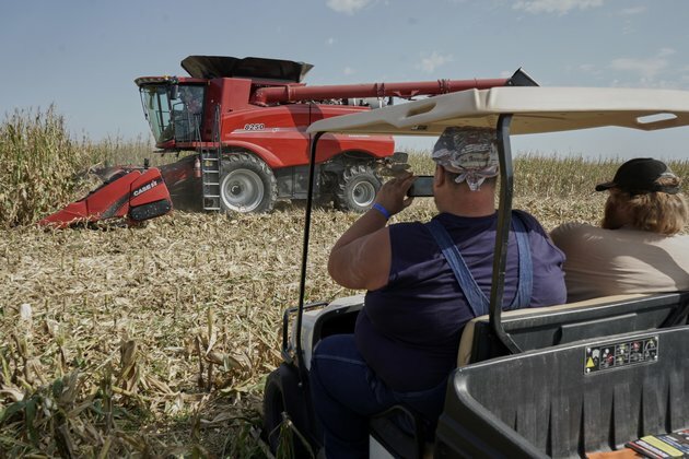 Amid Trade War, US Farmers Put Off Equipment Purchases