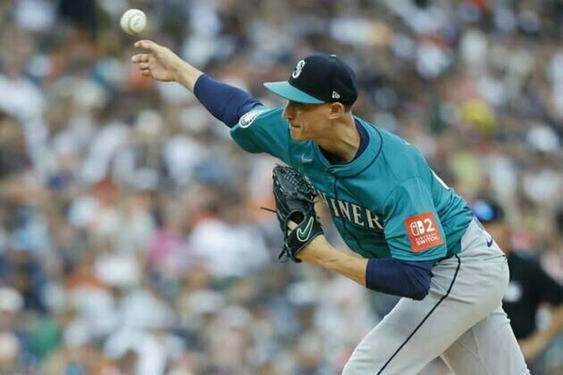 Mariners unload on offense to roll past Tigers 15-7