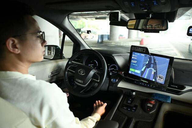 Driverless technology offers new travel experience for residents