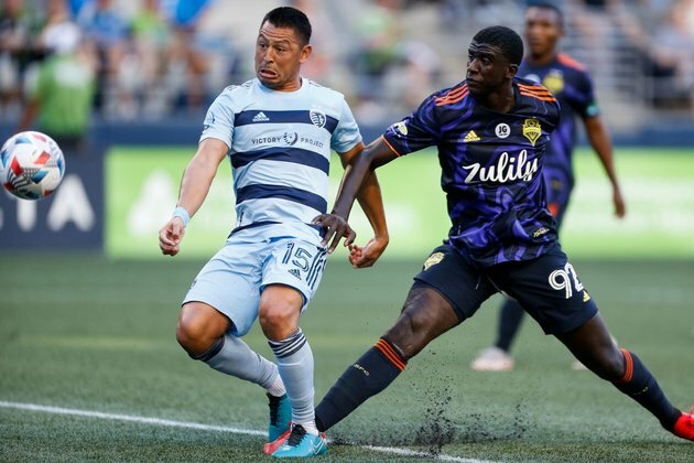 Sporting KC pounce on league-leading Sounders