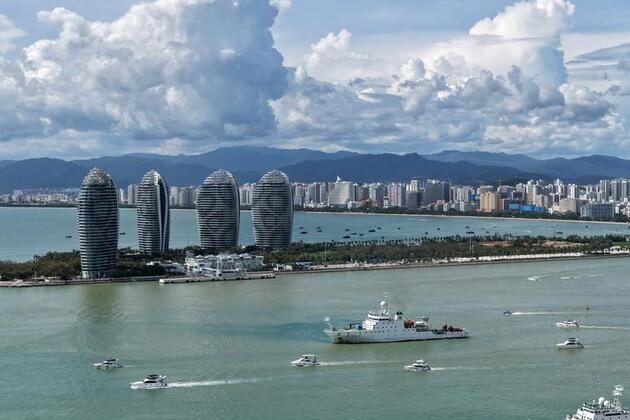French lens captures tropical romance, development in south China