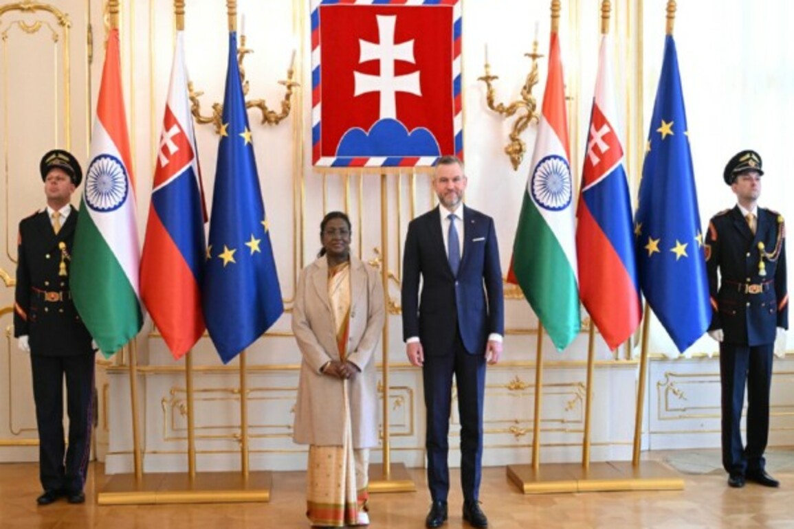 President Murmu accorded Guard of Honour, ceremonial welcome in Slovak Republic