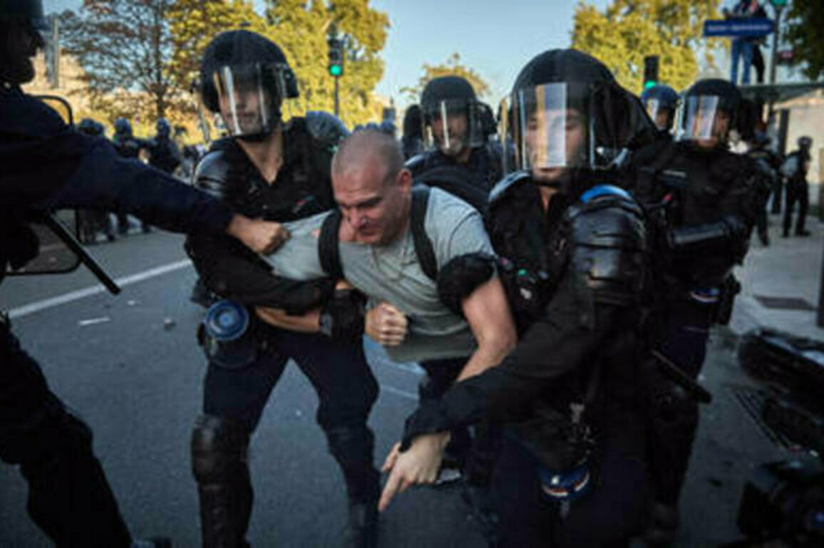 French police fire tear gas as strikes descend into chaos (VIDEO)