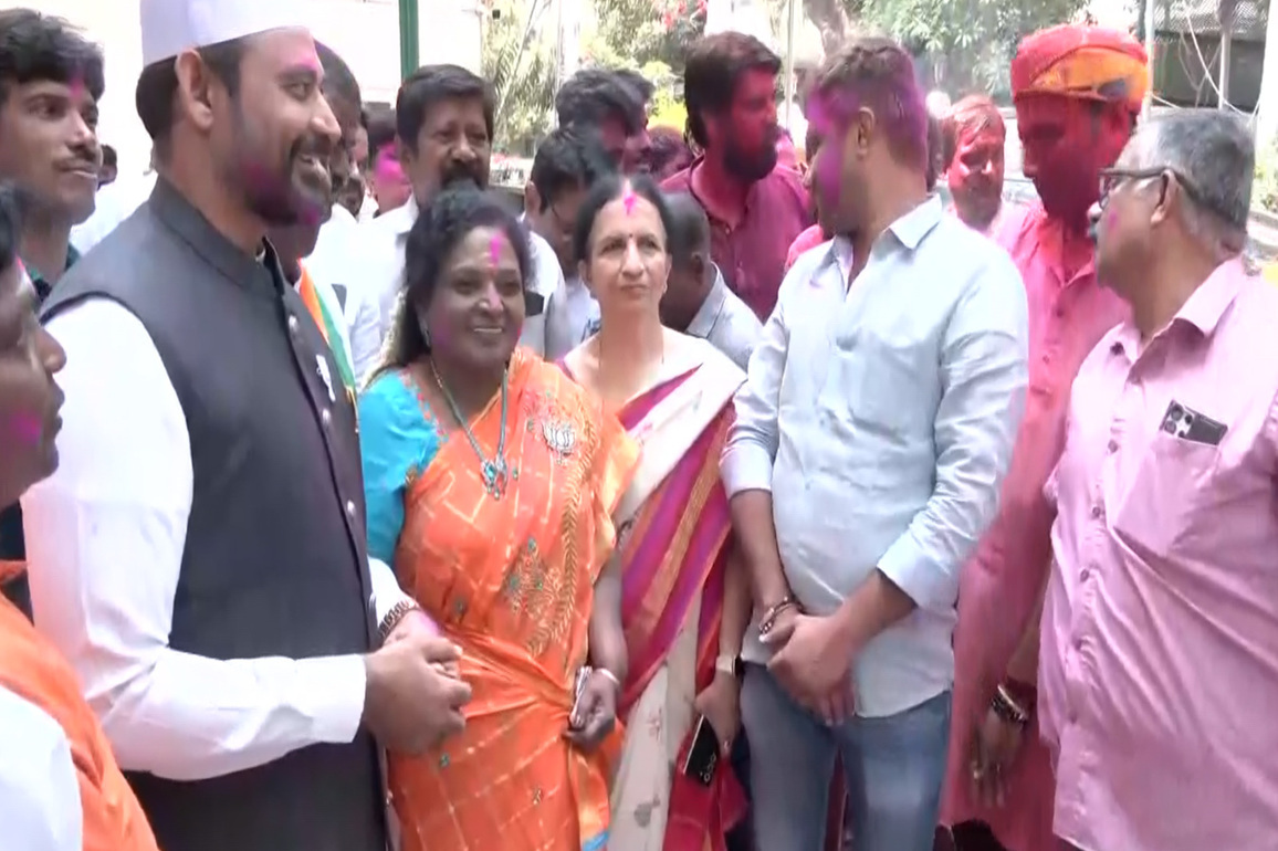 BJP leader Tamilisai Soundararajan celebrates holi at party head office in Chennai