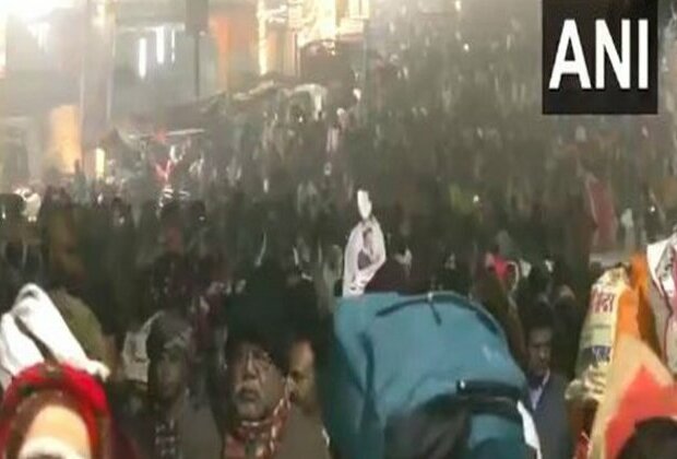 Devotees head towards Triveni Sangam to take holy dip on  Makar Sankranti