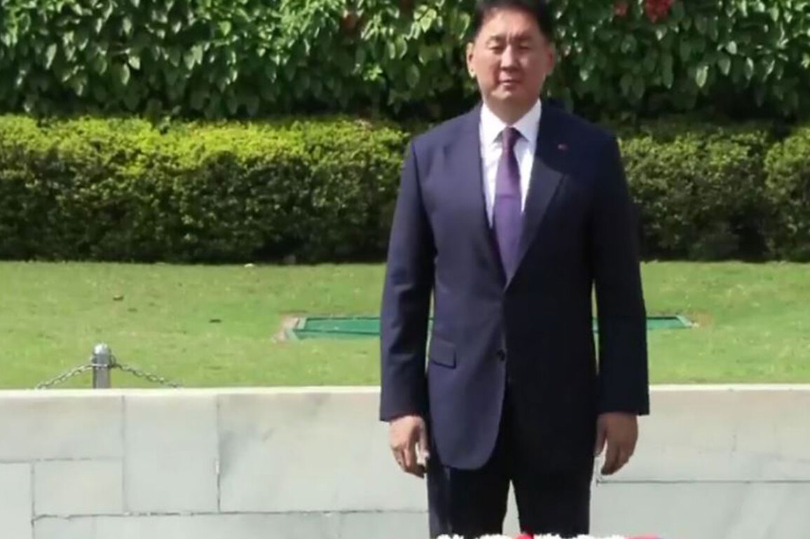 Mongolian President Khurelsukh Ukhnaa pays tributes at Rajghat