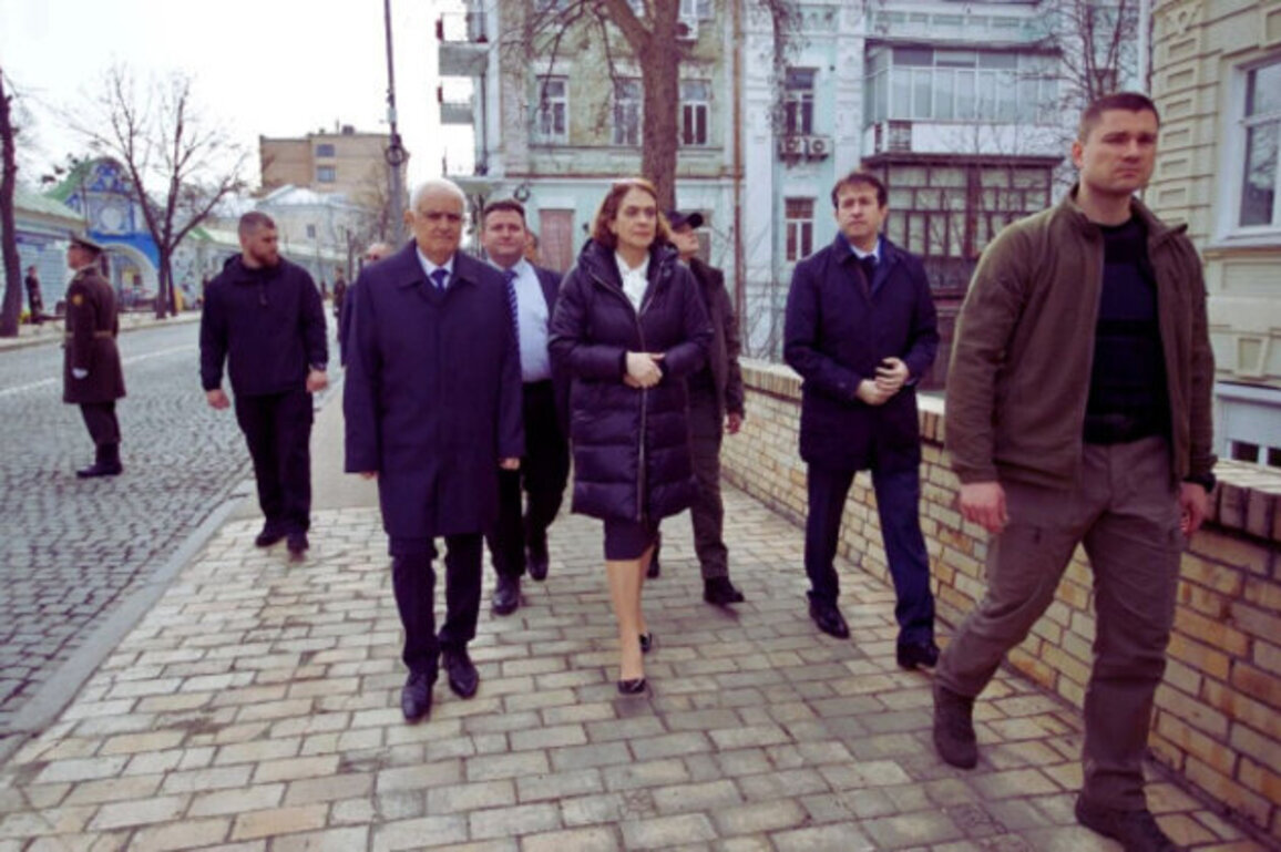 Bulgarias Foreign Minister in Bucha: Ukrainians Live the War