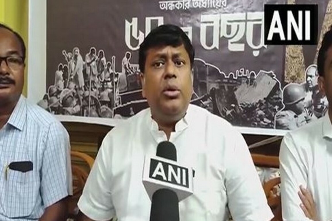 "Banerjee stepped over JP's car bonnet", accuses Sukanta Majumdar questions Bengal CM's credibility to observe Emergency anniversary