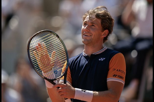 Alexander Zverev, Casper Ruud advance to French semis