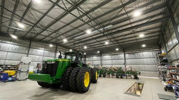 LED high bay lights have revolutionised illumination for large farm buildings such as workshops, machinery sheds and shearing sheds due to their high output, low power consumption and reliability.