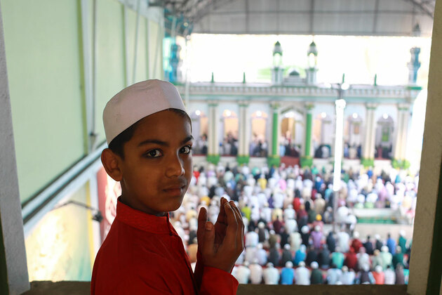 Nepal: Hundreds gather for mass prayer in mosque to mark Eid-ul-Fitr