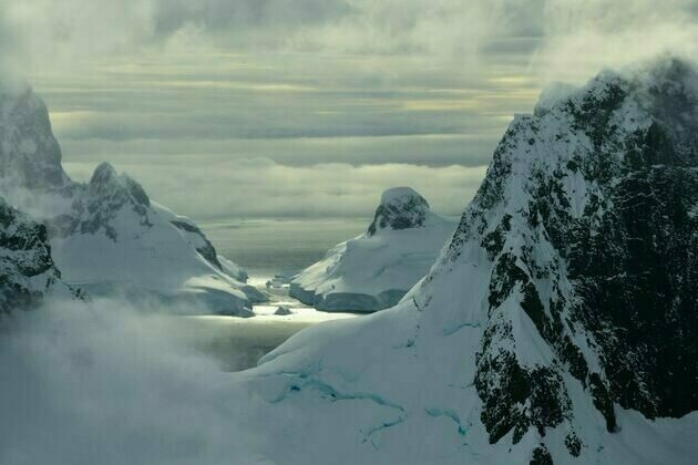 Air temperatures over Antarctica have soared 35C above average. What does this unusual event mean for Australia?