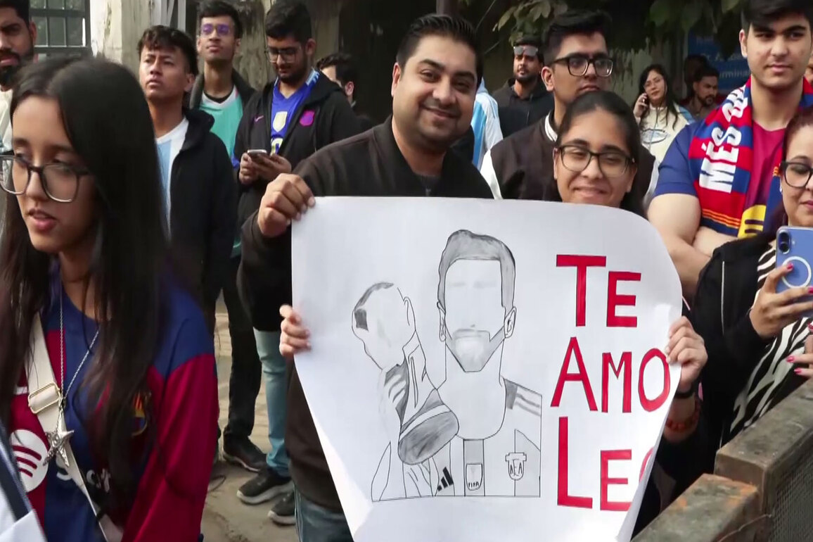 'Messi, Messi' chants echo outside Arun Jaitley Stadium ahead of Argentine legend's Delhi visit