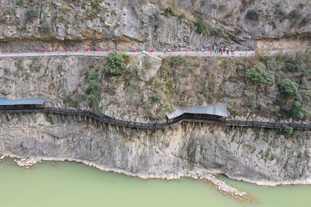 American travelers experience timeless history of China's ancient "Shudao"