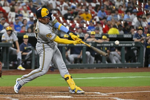 Brewers win, reduce magic number to six