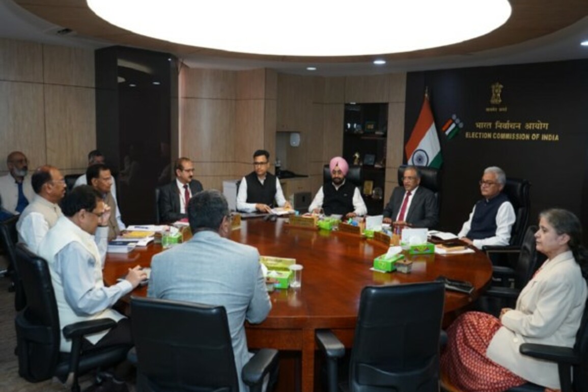 Election Commission holds high-level meeting on EPIC-Aadhaar linking, emphasizes Constitutional compliance