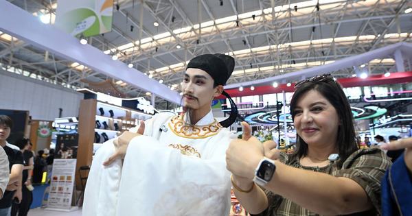 Overseas visitors look beyond landmarks to experience everyday China