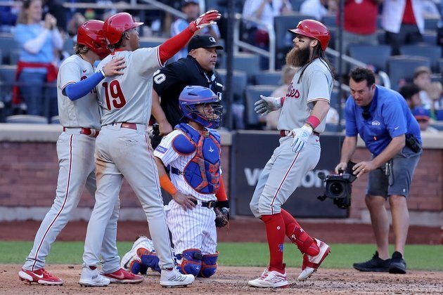 Phillies pound Mets, face Marlins in wild-card round