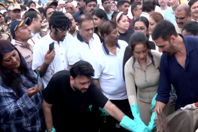 Akshay Kumar participates in clean-up drive organised by Amruta Fadnavis post Ganesh Chaturthi celebrations