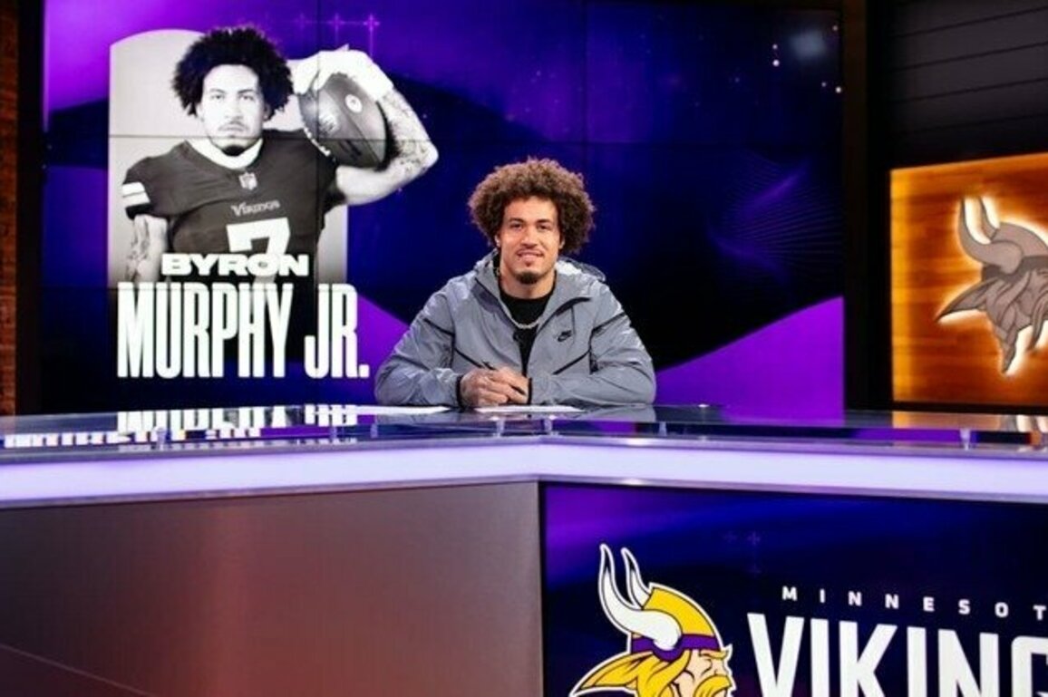 Lunchbreak: Early Free Agency Grades for Vikings, NFC North