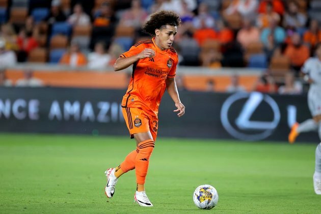 Dynamo, Whitecaps tussle for playoff positioning