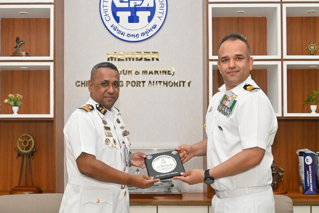 CO of INS Sunayana holds talks on issues of mutual interest with Officiating Chairman of Chattogram Port Authority
