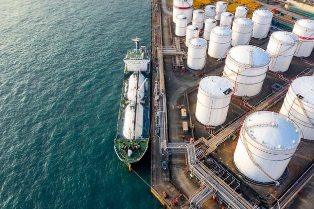 Oil keeps rising after eight-month high on demand optimism
