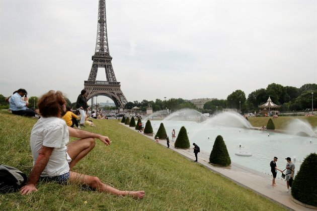 Health warnings and speed limits as Europe bakes in heatwave