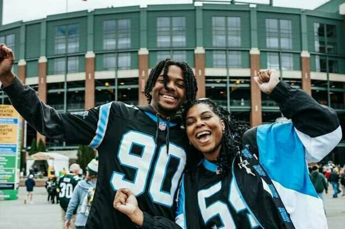Panthers fans make the trek to Green Bay to welcome next star