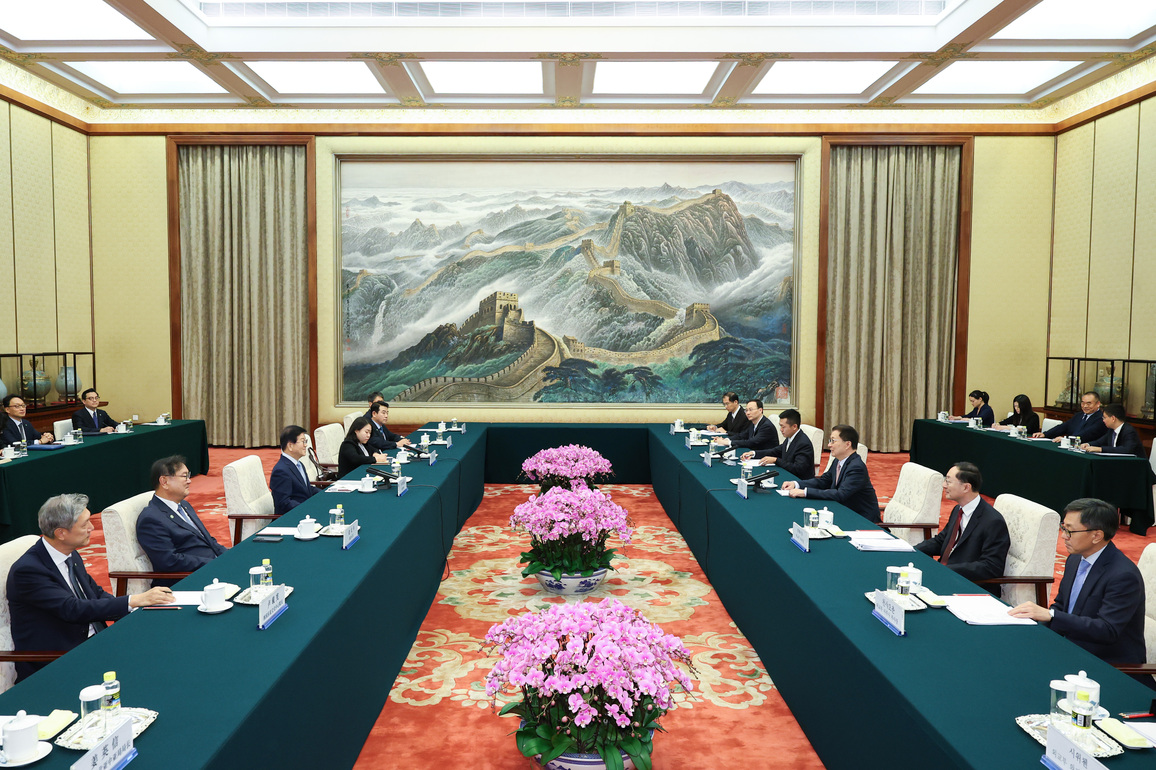 CHINA-BEIJING-HAN ZHENG-ROK PRESIDENT-SPECIAL ENVOY-MEETING (CN)