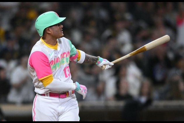 Padres take down White Sox to move closer to playoff berth