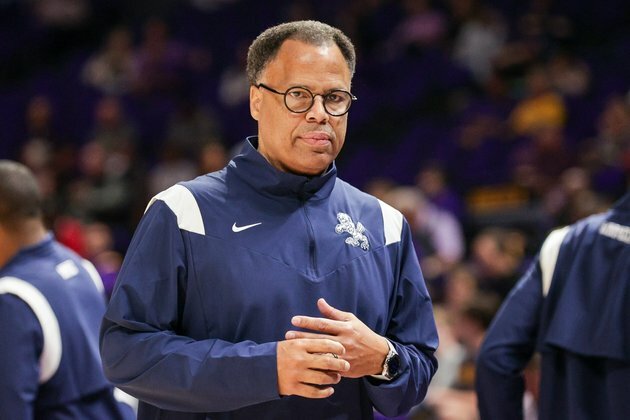 Liberty defends home court, routs Missouri