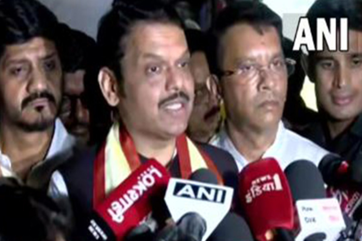 "No interest in being begani shaadi mein Abdullah deewana": Fadnavis declines to comment on Thackeray cousins' patch-up speculation