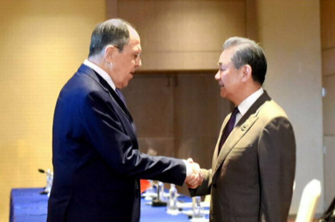 Chinese, Russian FMs discuss bilateral ties, Ukraine crisis