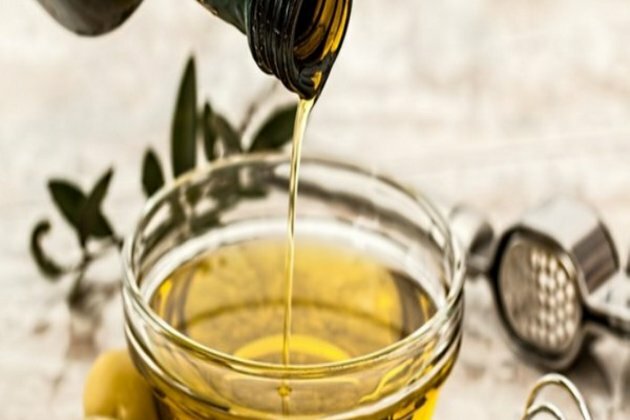 Defying trend, prices of essential commodities, including edible oils, witness decline: Food ministry