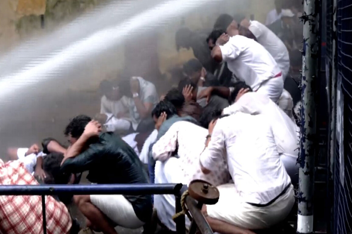 Kerala Students' Union protests against State govt's decision of sigining MoU on PM SHRI scheme