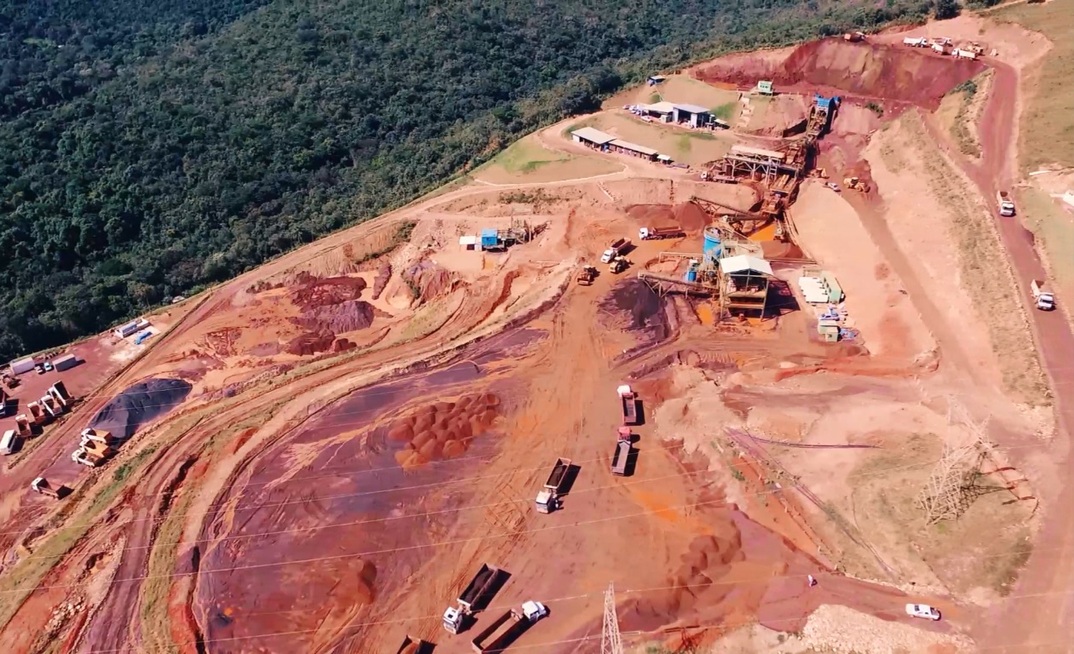 Operação de minério de ferro da Fleurs Global Mineração na Serra do Curral, em Minas Gerais