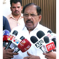 G Parameshwara responds to criticism of "Pragathiyatta Karnataka" convention, clarifies district proposal