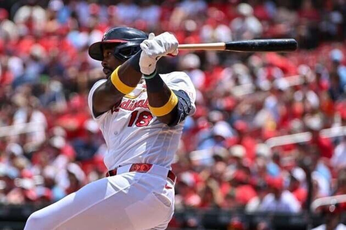 Cardinals capitalize on Reds' two errors, rally to complete sweep