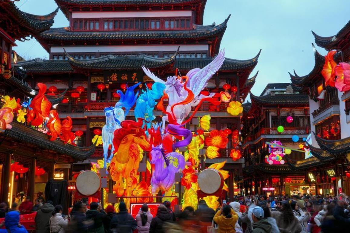 Culture&Life | Lanterns lit up in celebration of the Lantern Festival in Yuyuan Garden, Shanghai