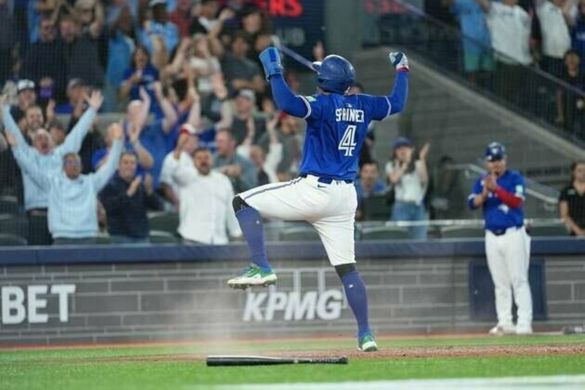 Blue Jays rally late to take rubber match vs. Twins