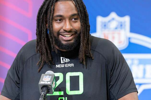 Who did the Minnesota Vikings draft in 1st round&quest; Meet OG Donovan Jackson.