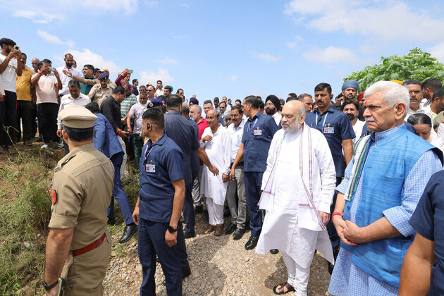 J-K: LG Sinha, Amit Shah survey flood-hit areas in Jammu