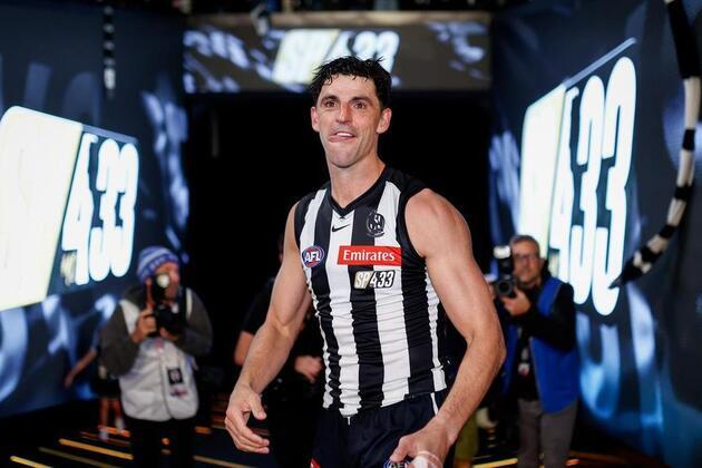 Pendlebury's golden touch to mark AFL record