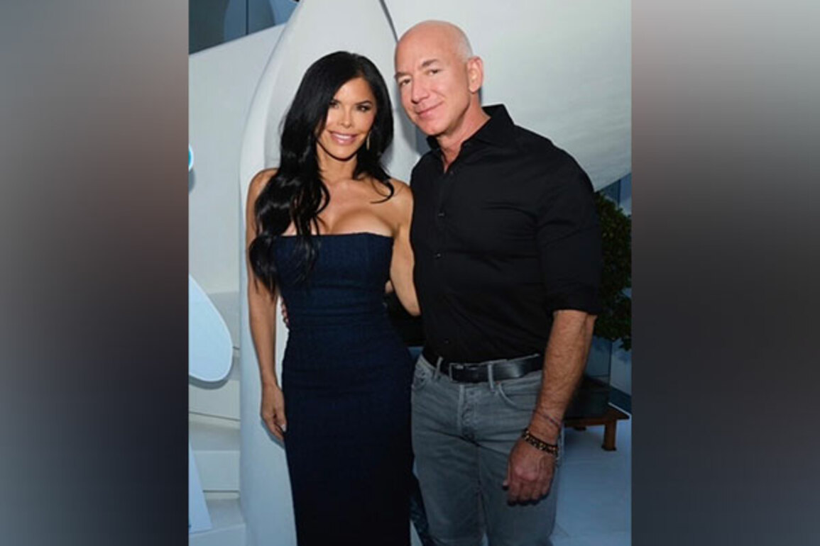 Jeff Bezos, Lauren Sanchez are now married