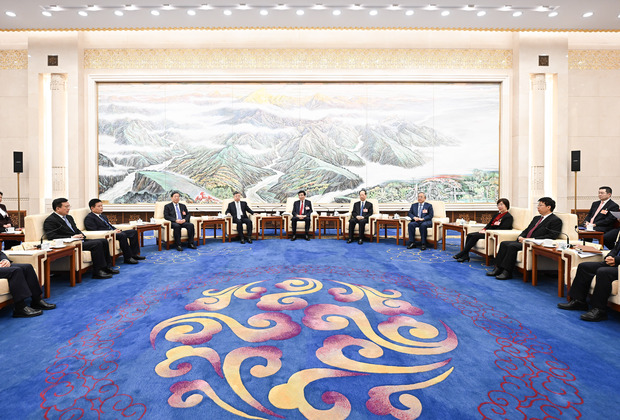 (TWO SESSIONS) CHINA-BEIJING-CPPCC-WANG HUNING-PRESS REPRESENTATIVES-VISIT (CN)